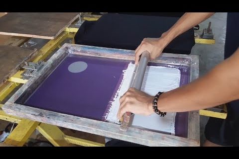 perbedaan sablon rubber dan plastisol