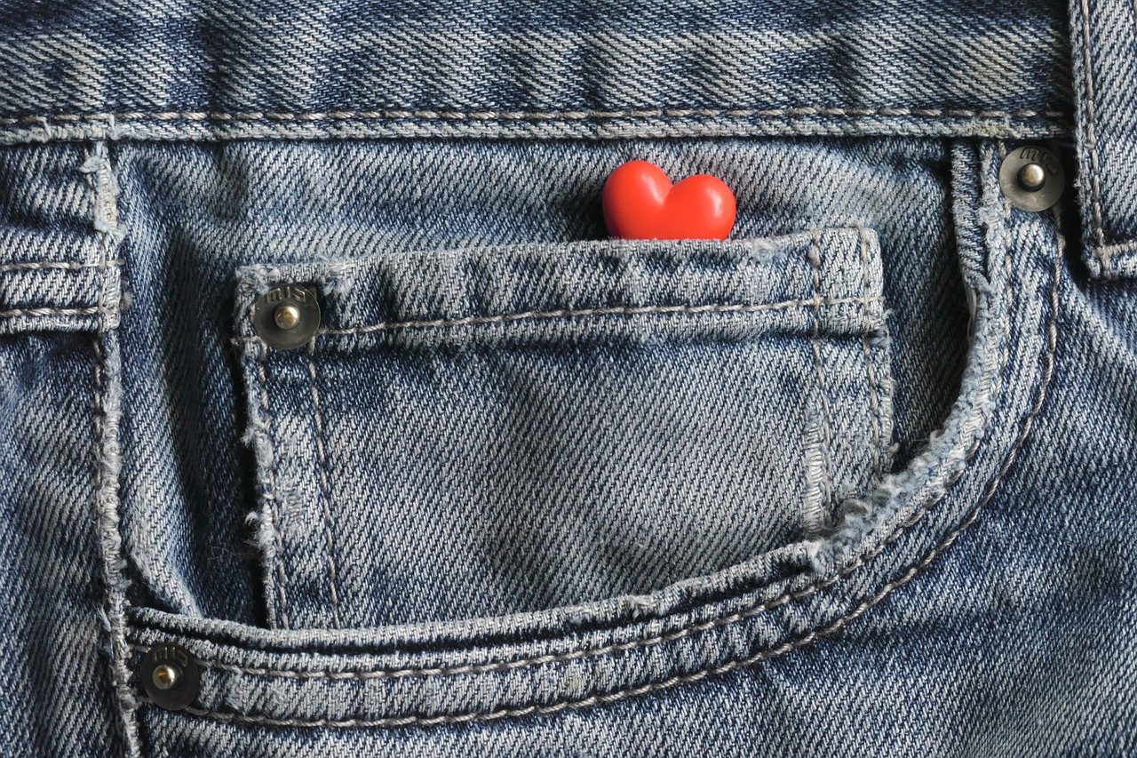 Perbedaan Jeans dan Denim
