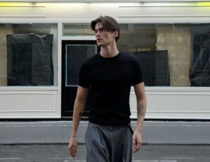 trend model kaos fitted tee